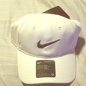 NWT Nike White Swoosh Youth Hat